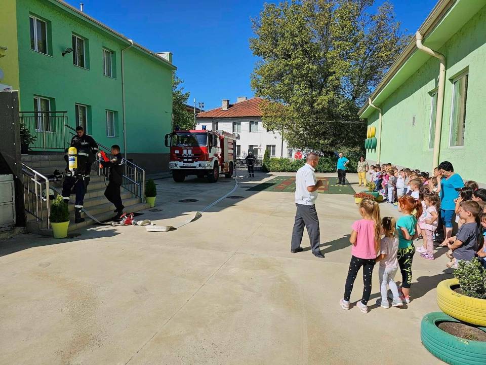 Седмицата на пожарната безопасност в Детска градина „Пролет“ 
